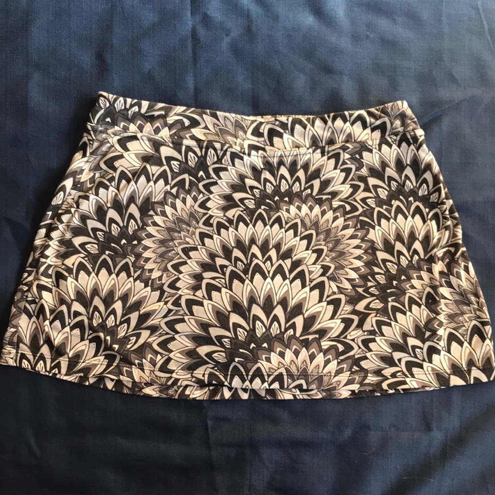 Prana Women’s skort, black white and gray. Small
